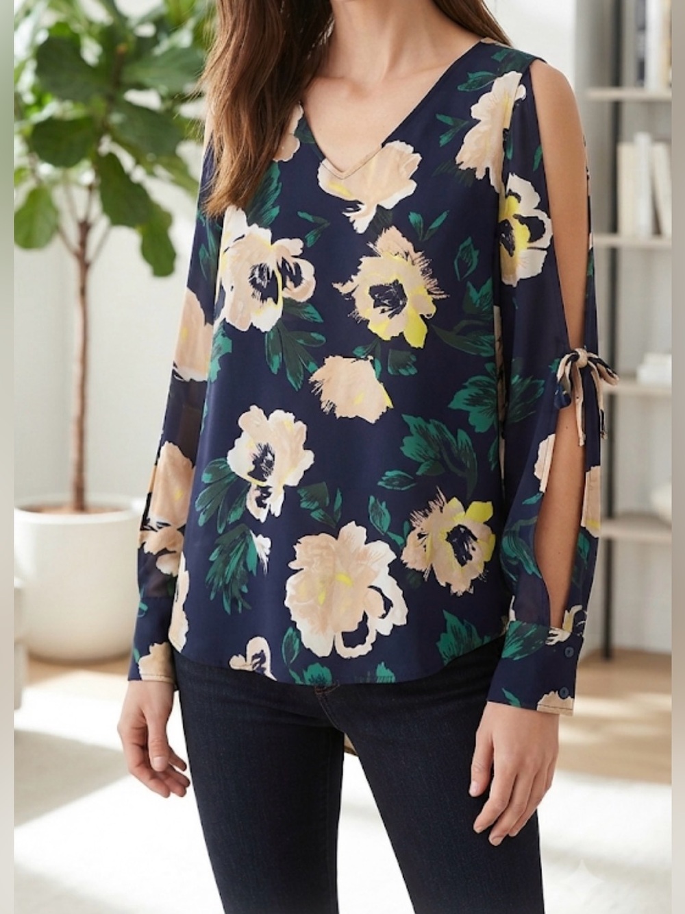 Banana Republic Floral V-Neck Long Split Sleeve Blouse Medium
